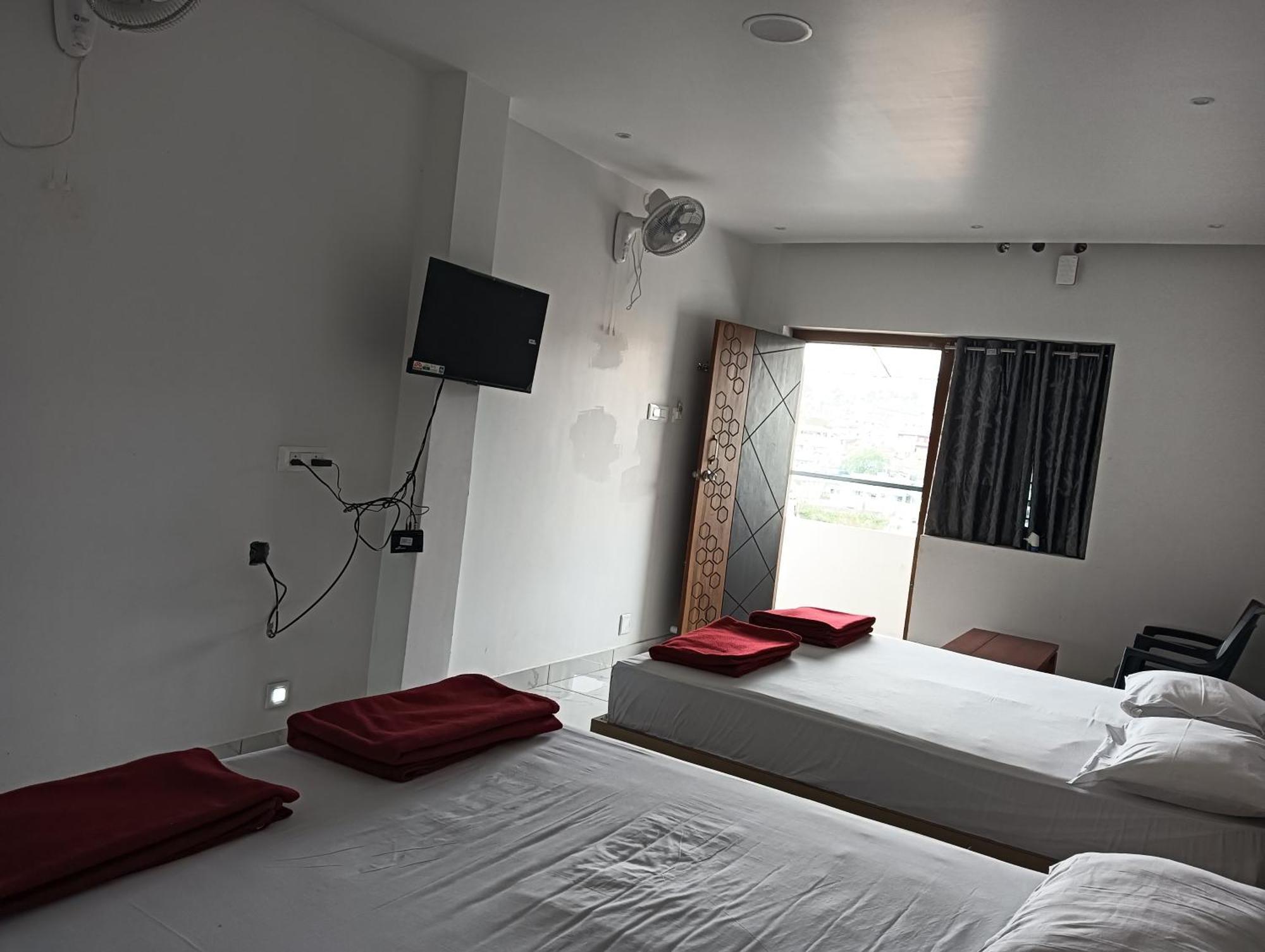 Hilltop Otel Vālpārai Dış mekan fotoğraf