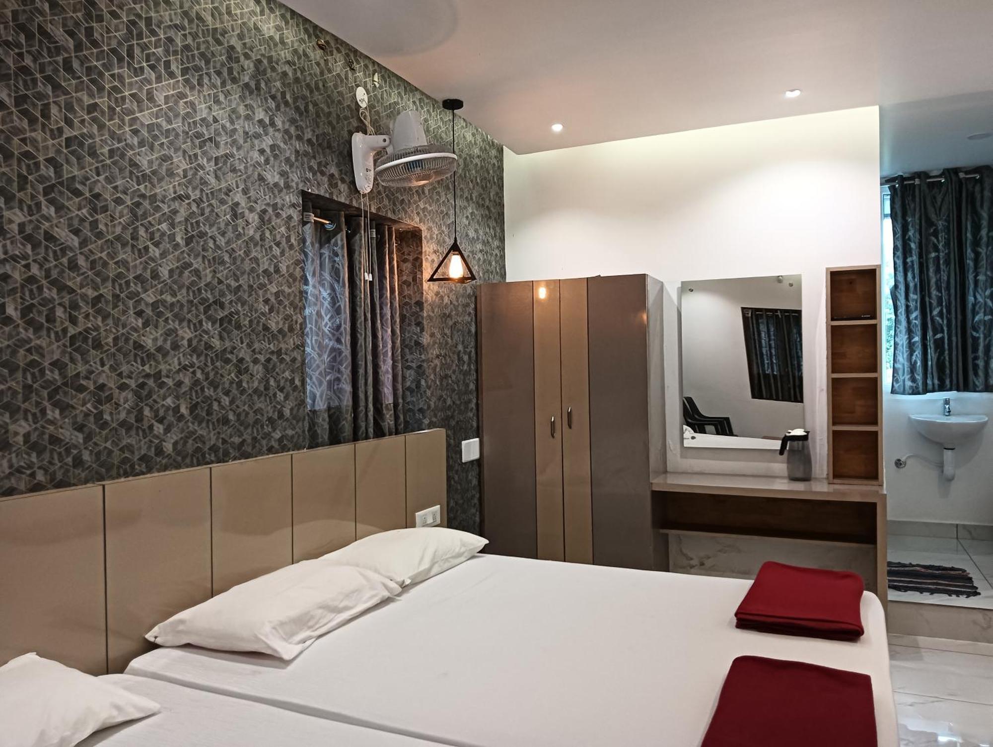 Hilltop Otel Vālpārai Dış mekan fotoğraf