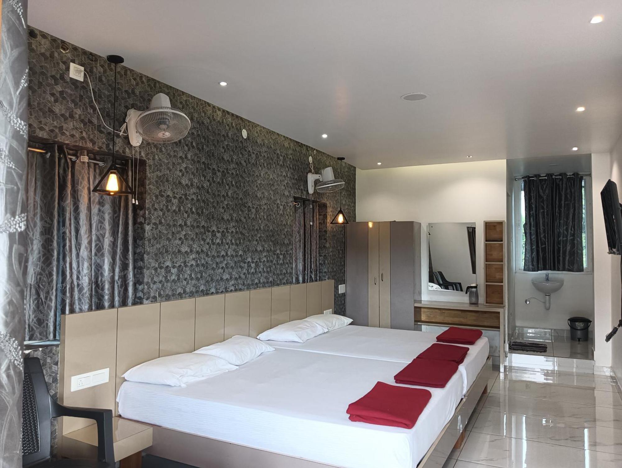 Hilltop Otel Vālpārai Dış mekan fotoğraf