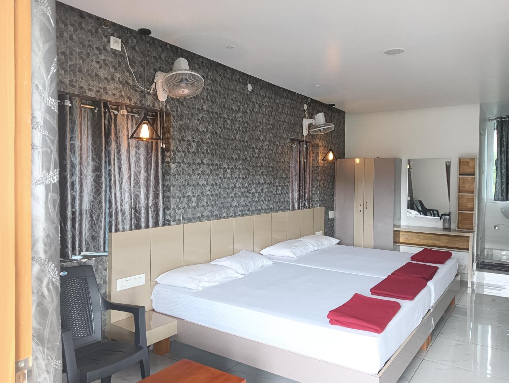 Hilltop Otel Vālpārai Dış mekan fotoğraf